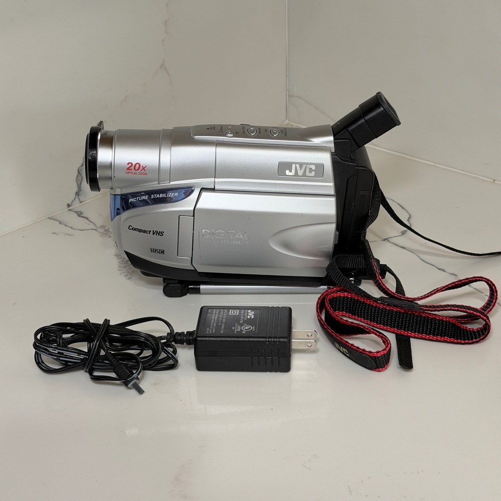 JVC GR-AXM18U VHS-C Camcorder 20x Zoom Charger Powers On Battery Dead